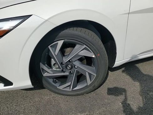 New 2025 Hyundai Elantra SEL image 9