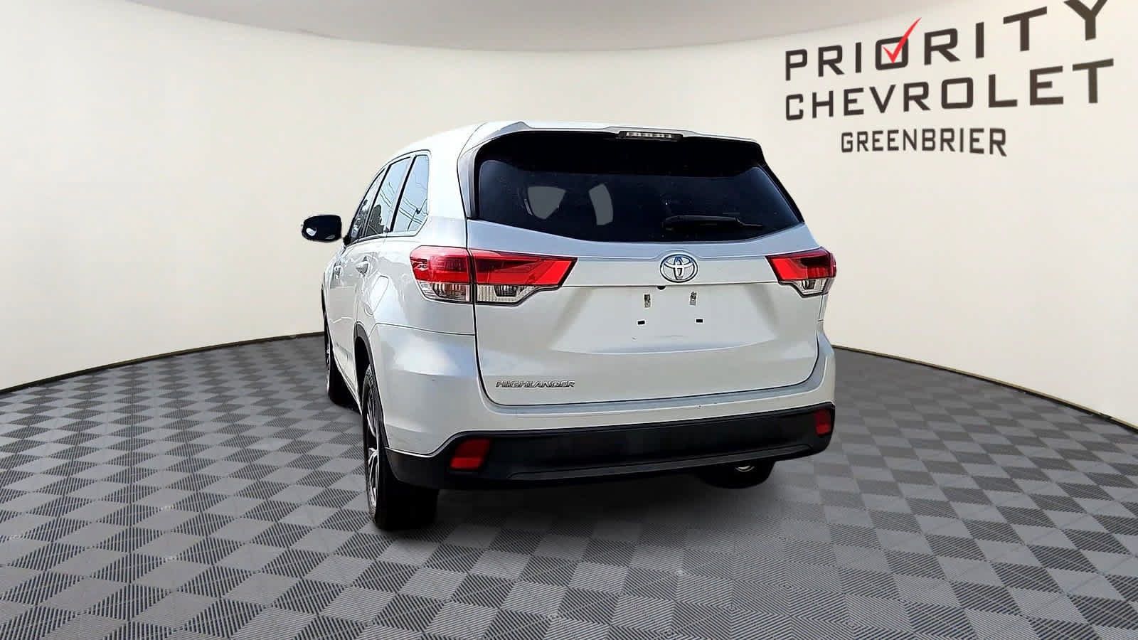 Used 2017 Toyota Highlander LE FWD image 7