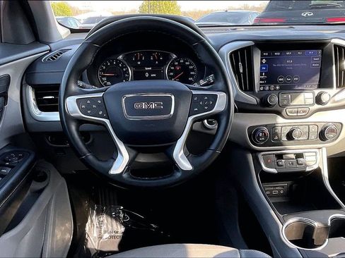 Used 2024 GMC Terrain SLT image 10