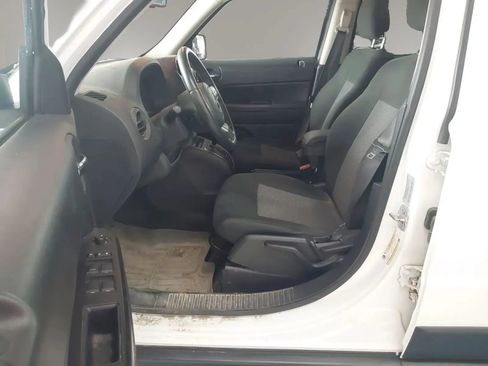 Used 2017 Jeep Patriot Latitude AWD/4WD image 3