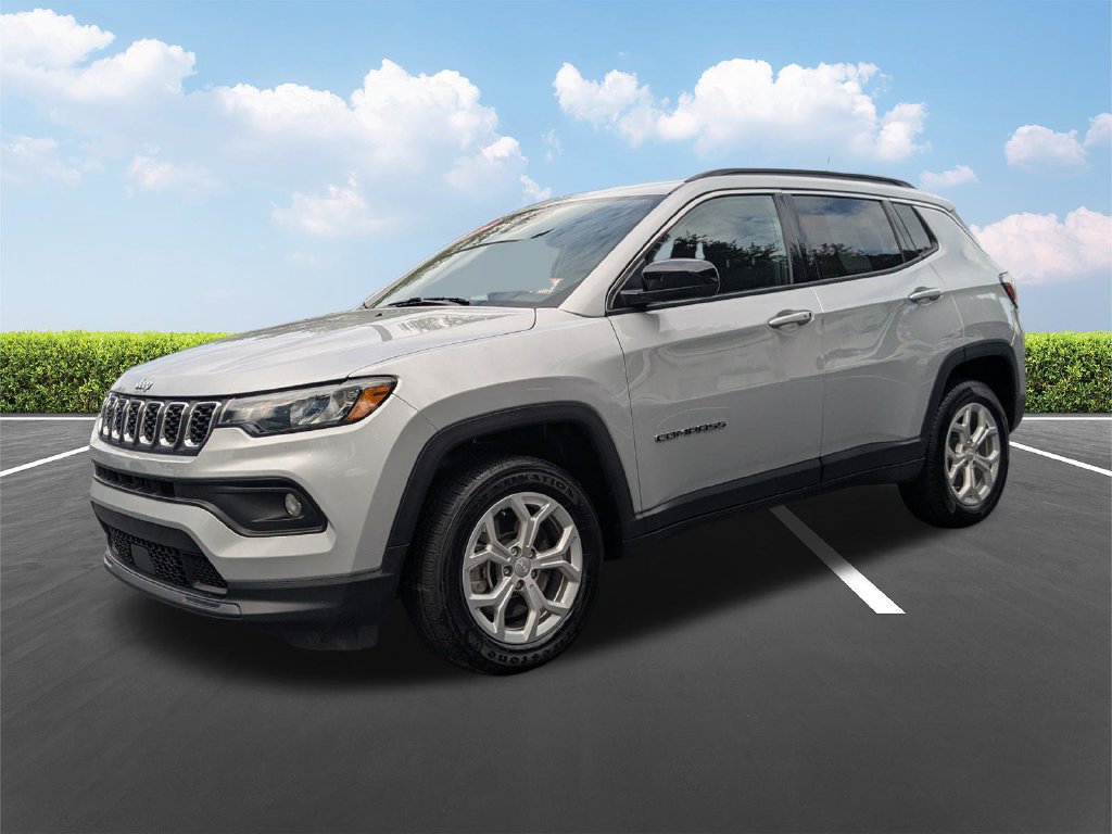 Used 2024 Jeep Compass Latitude AWD/4WD image 9