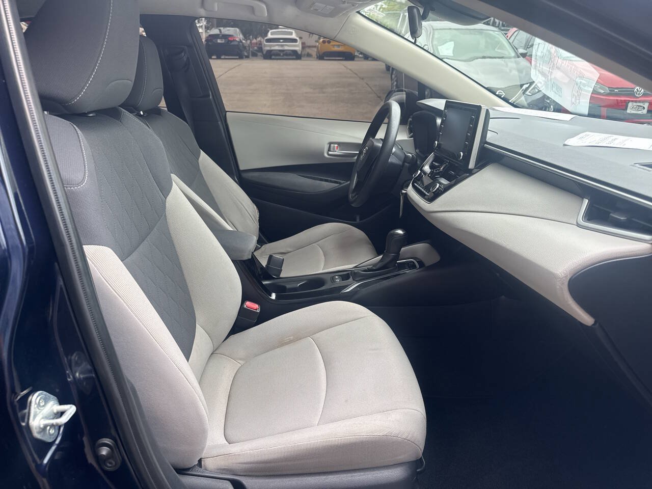 Used 2020 Toyota Corolla LE FWD image 15