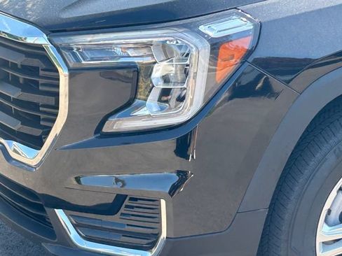 Used 2024 GMC Terrain SLE AWD/4WD image 12