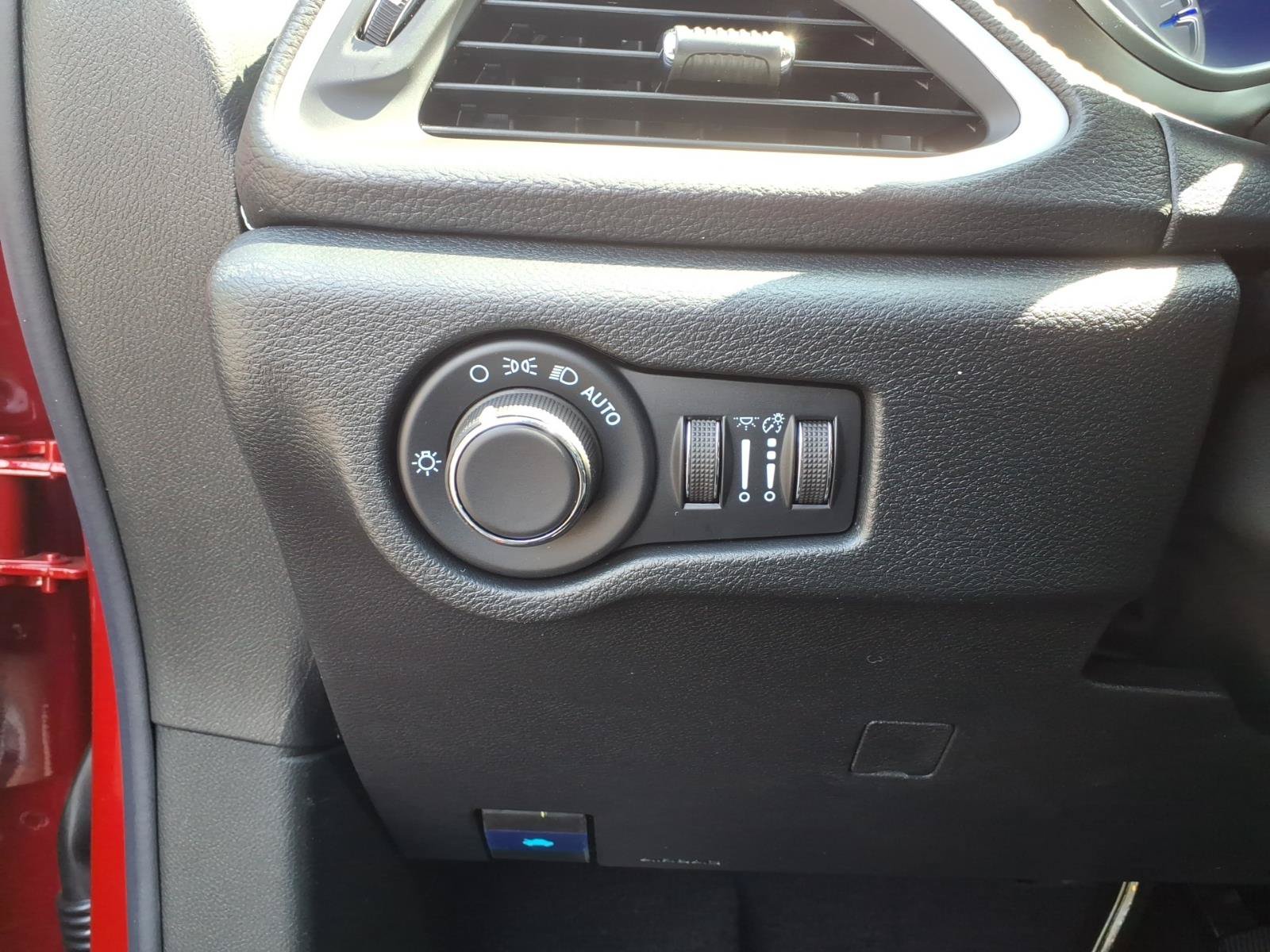 New 2027 Chrysler Pacifica Select FWD image 16