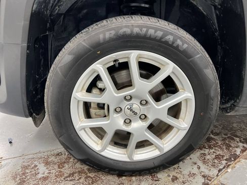 Used 2023 Jeep Renegade Latitude AWD/4WD image 27