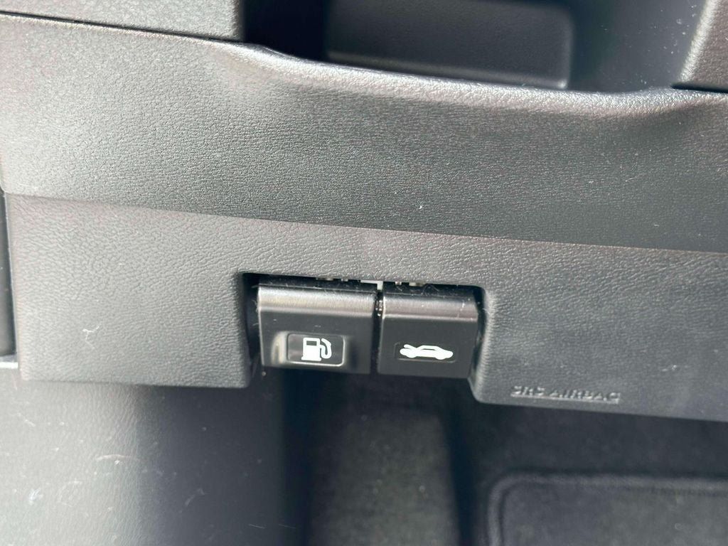 Certified 2023 Nissan Kicks SR FWD image 18