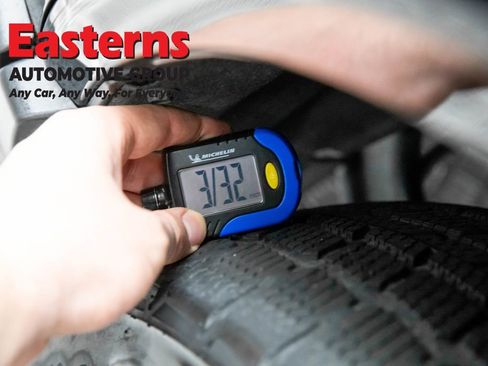 Used 2022 Toyota Venza LE AWD/4WD image 25