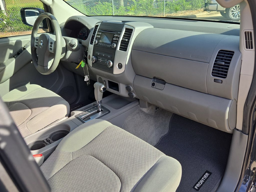 Used 2013 Nissan Frontier SV RWD image 29