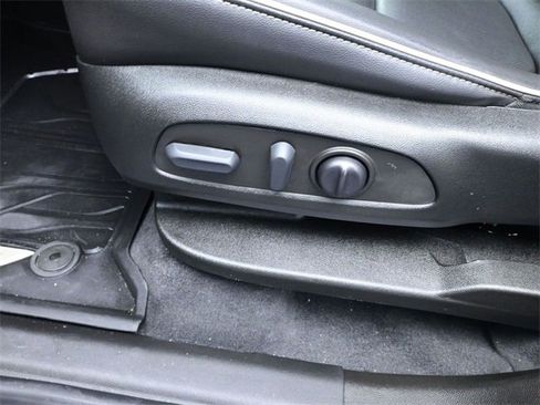 Used 2023 Chevrolet Traverse Premier w/ Redline Edition image 9