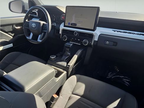 Used 2024 Toyota Tacoma TRD Off-Road image 27