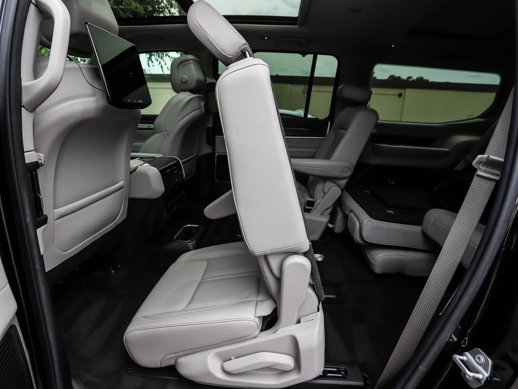 Used 2022 Jeep Wagoneer Series III w/ Premium Group I AWD/4WD image 24