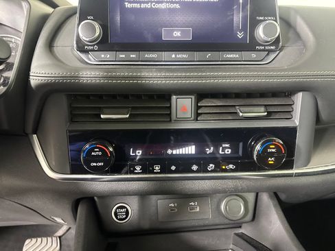 Used 2023 Nissan Rogue SV AWD/4WD image 18