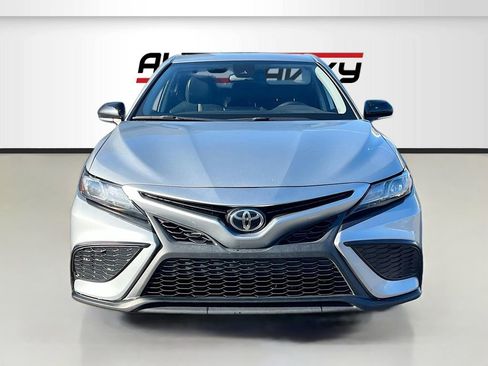 Used 2022 Toyota Camry SE w/ Carpet Mat Package (TMS) AWD/4WD image 2