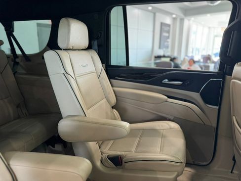 Used 2023 Cadillac Escalade ESV Premium Luxury AWD/4WD image 26