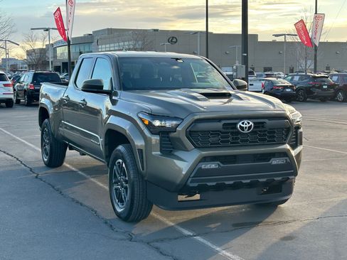 Certified 2025 Toyota Tacoma TRD Sport image 7