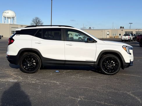 Used 2023 GMC Terrain SLE w/ Driver Convenience Package image 2