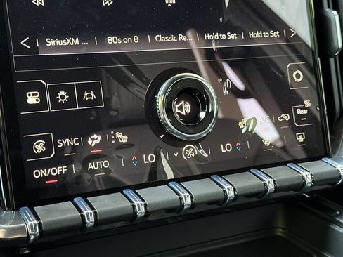 Used 2025 GMC Acadia Elevation w/ Elevation Premium Package FWD image 19
