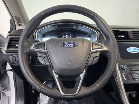 Used 2018 Ford Fusion SE w/ Fusion SE Technology Package image 13