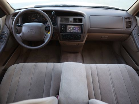 Used 1996 Toyota Avalon XL image 2