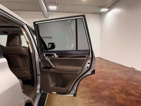 Used 2017 Lexus GX 460 Luxury AWD/4WD image 64