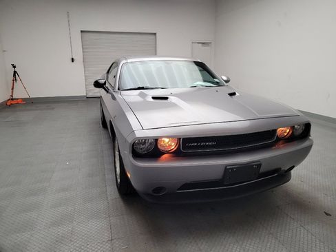 Used 2014 Dodge Challenger SXT image 14