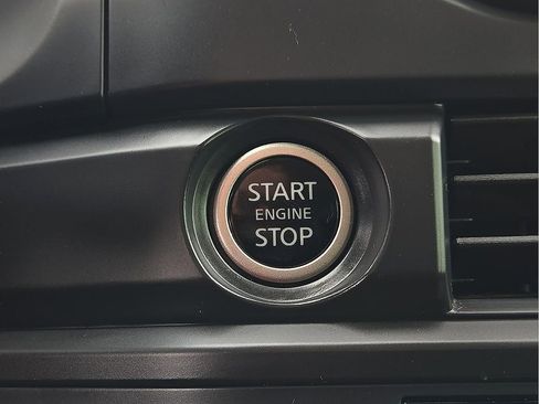 Used 2024 Nissan Pathfinder S image 16