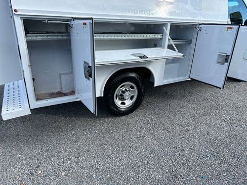 Used 2017 Chevrolet Express 3500 image 20