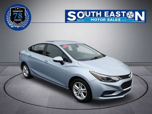 Used 2017 Chevrolet Cruze LT w/ Convenience Package image 2