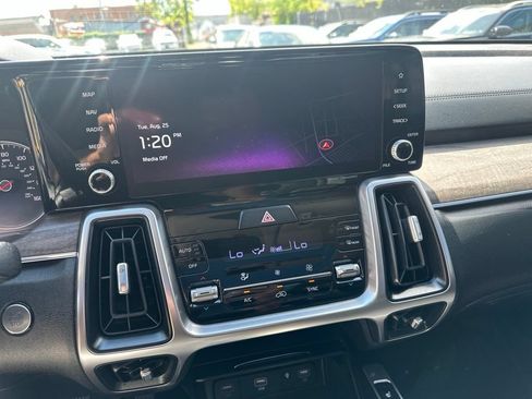 Used 2023 Kia Sorento S w/ Panoramic Sunroof Package AWD/4WD image 16