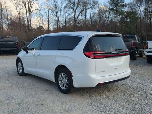 New 2026 Chrysler Pacifica Select image 3