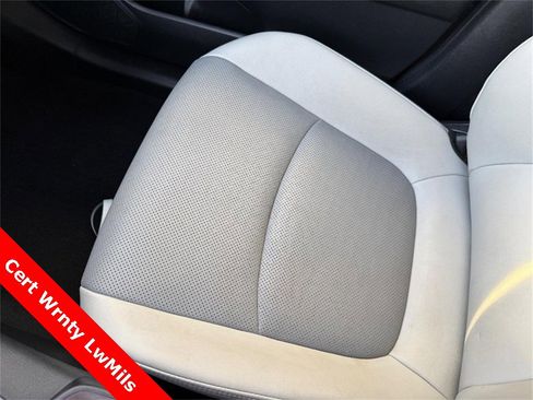 Used 2020 Toyota RAV4 Limited image 27