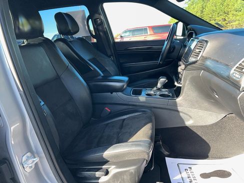 Used 2020 Jeep Grand Cherokee Altitude image 23