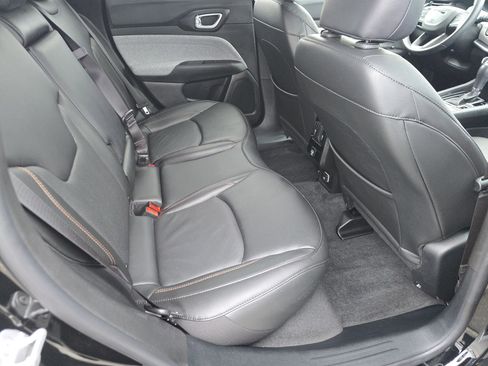 Used 2022 Jeep Compass Latitude image 16