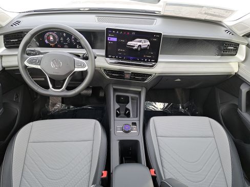 New 2026 Volkswagen Tiguan SE FWD image 9
