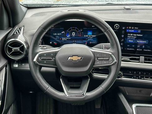 Used 2026 Chevrolet Equinox LT FWD image 25