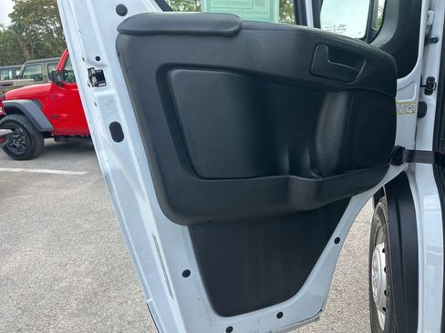 Used 2023 RAM ProMaster 2500 w/ Convenience Group image 32