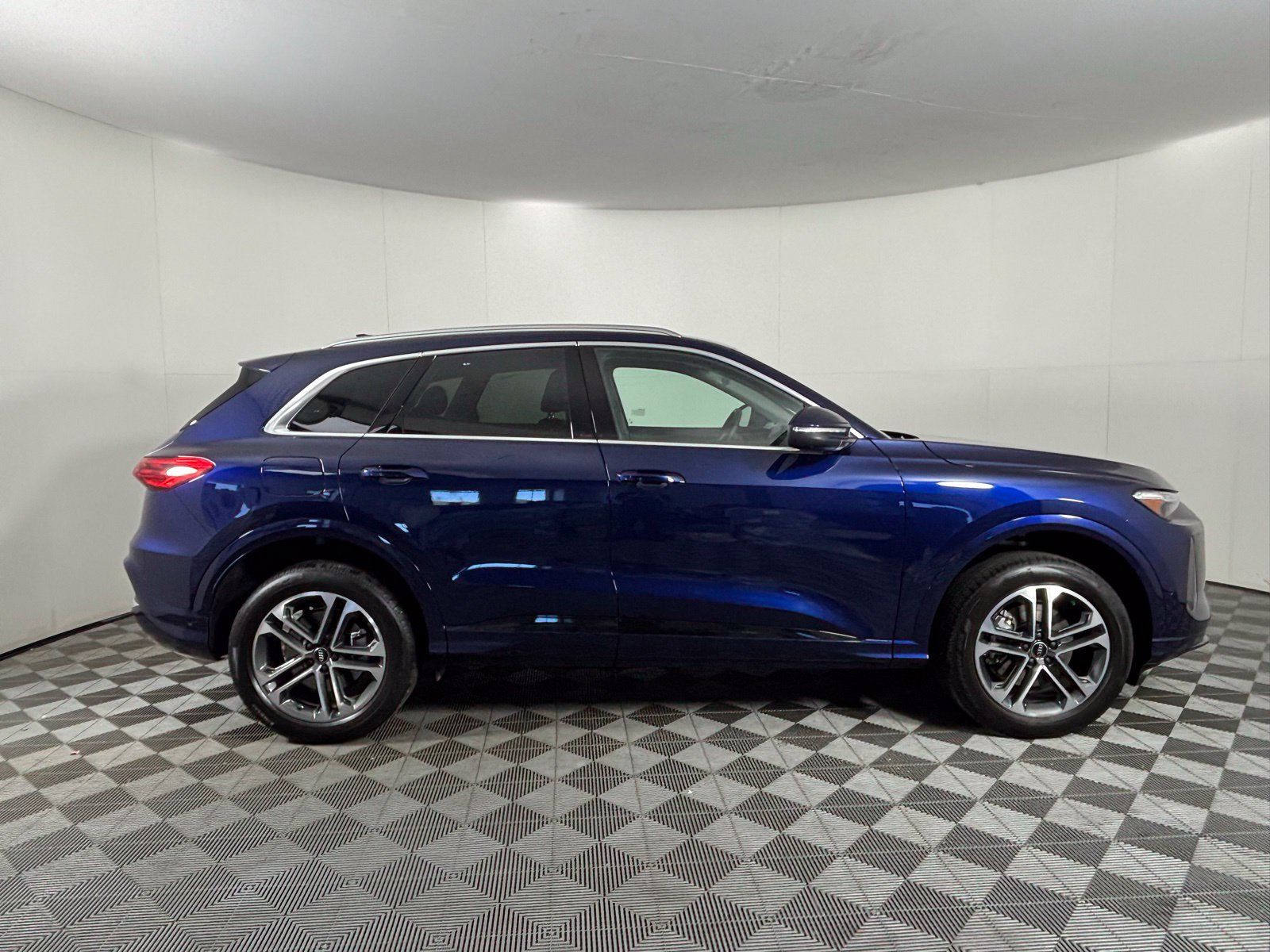 Used 2025 Audi Q5 Premium Plus w/ Premium Plus AWD/4WD image 9