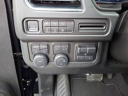 Used 2024 Chevrolet Tahoe Z71 w/ Luxury Package image 23