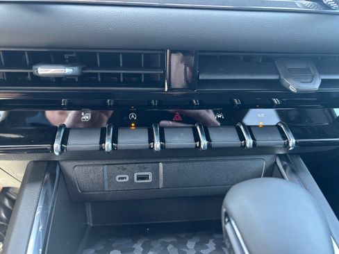 New 2025 GMC Canyon Elevation w/ Convenience Package image 13