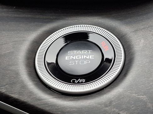 Certified 2025 Jeep Grand Cherokee Limited w/ Luxury Tech Group II image 26