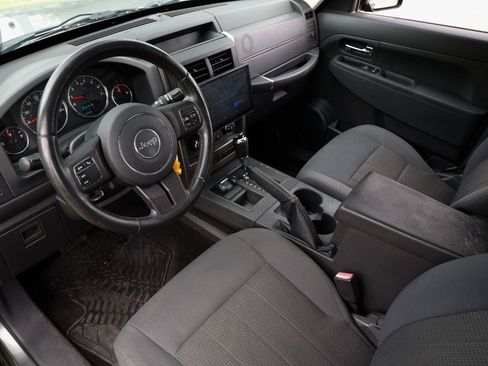Used 2012 Jeep Liberty Sport w/ Popular Equipment Group AWD/4WD image 4