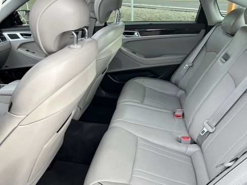 Used 2015 Hyundai Genesis 3.8 w/ Option Group 03 image 13