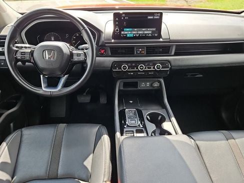 Used 2025 Honda Pilot EX-L image 17