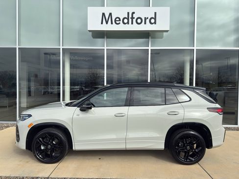 New 2026 Volkswagen Tiguan SE R-Line image 7