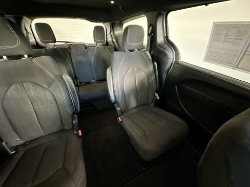Used 2019 Chrysler Pacifica Touring Plus w/ Advanced Safetytec Group FWD image 14