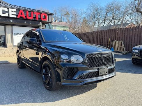 Used 2022 Bentley Bentayga image 3