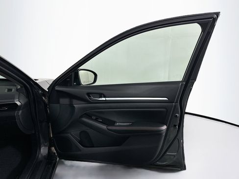 Used 2024 Nissan Altima 2.5 SR image 30