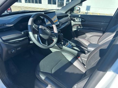 Used 2025 Jeep Compass Trailhawk w/ Trailhawk Elite Group AWD/4WD image 9