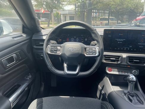Used 2025 Ford Mustang Coupe RWD image 14