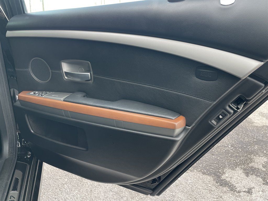 Used 2007 BMW 750i RWD image 44